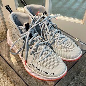 Mens Under Armour size 10.5 Basketball Shoes!